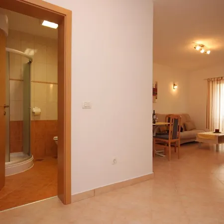 For Families With Children Stinjan, - 7423 Pula