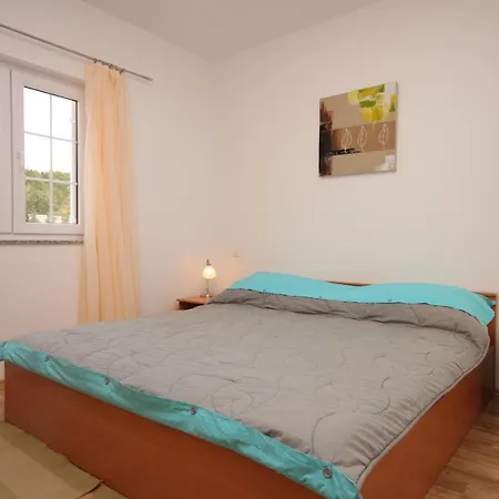 Lägenhet For Families With Children Stinjan, - 7423 Pula