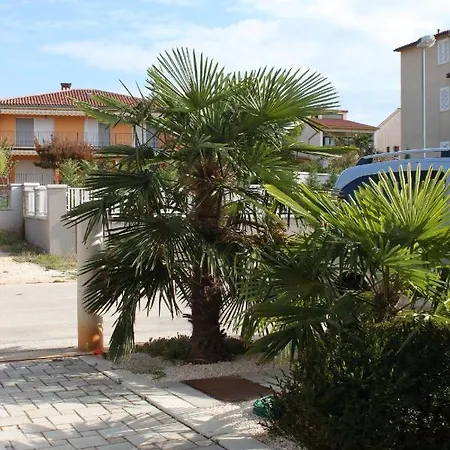 Apartment For Families With Children Stinjan, - 7423 Pula