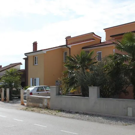 For Families With Children Stinjan, - 7423 Apartment Pula