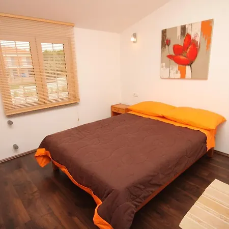 Apartamento For Families With Children Stinjan, - 7423 *